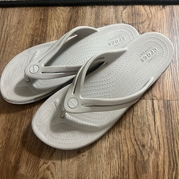 Crocs, iconic comfort, flip-flops, gray women’s 9 very good condition - Picture 10 of 10